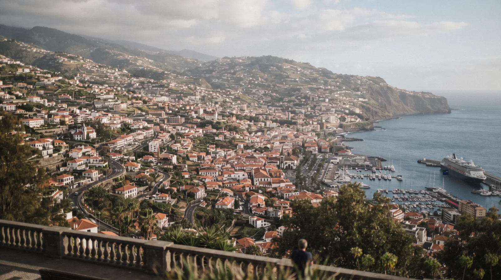 Map of Funchal with coloured pins showing sights, beaches and transport hubs on a Funchal map