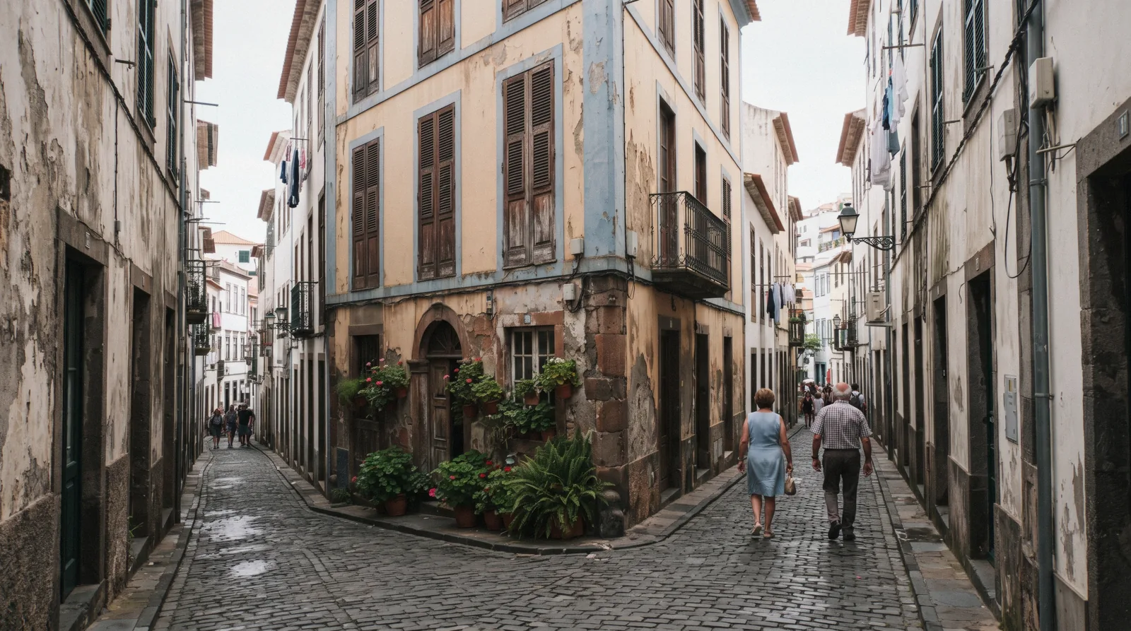 The entrance facade of the Madeira Story Centre museum on Rua Dom Carlos I in the old town of Funchal, Madeira, Portugal